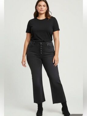 Good American Black Button-Front Mini Boot Jeans